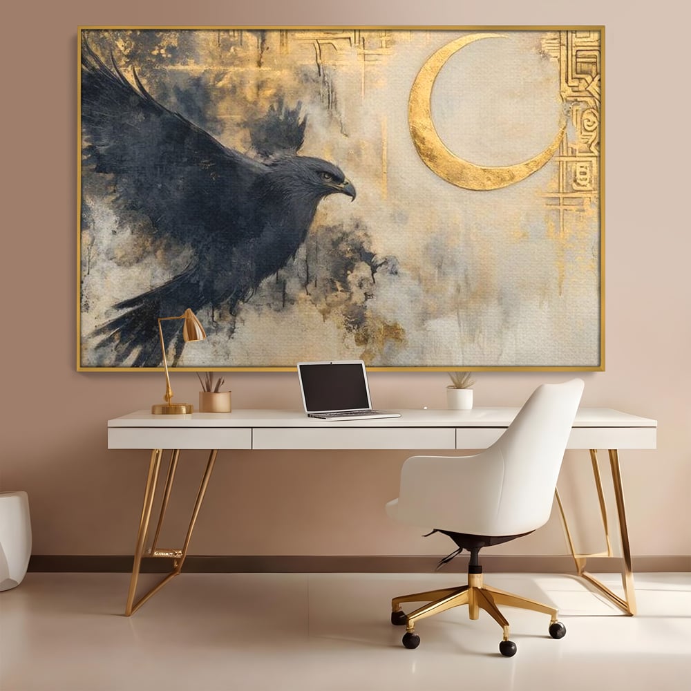 Tablou canvas cu tablou canvas cu vultur si semiluna aurie, in rama de aluminiu auriu, pe perete intr-un birou